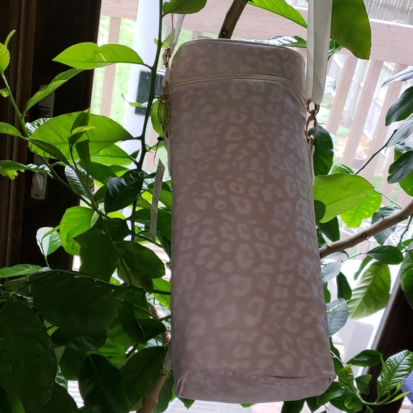 Chicos Wine Cooler Bag Snow Leopard Print - Picture 3 of 10